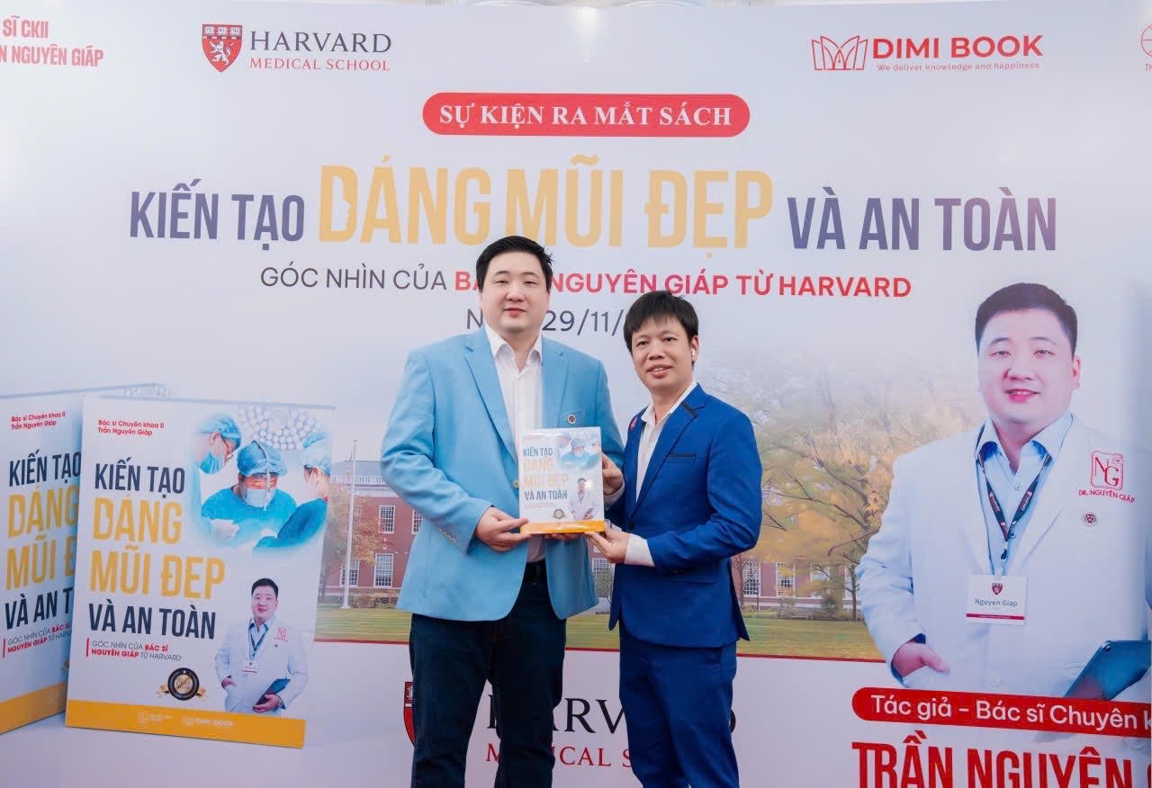 Ra mắt cuốn sách ‘Kiến tạo dáng mũi đẹp và an toàn’