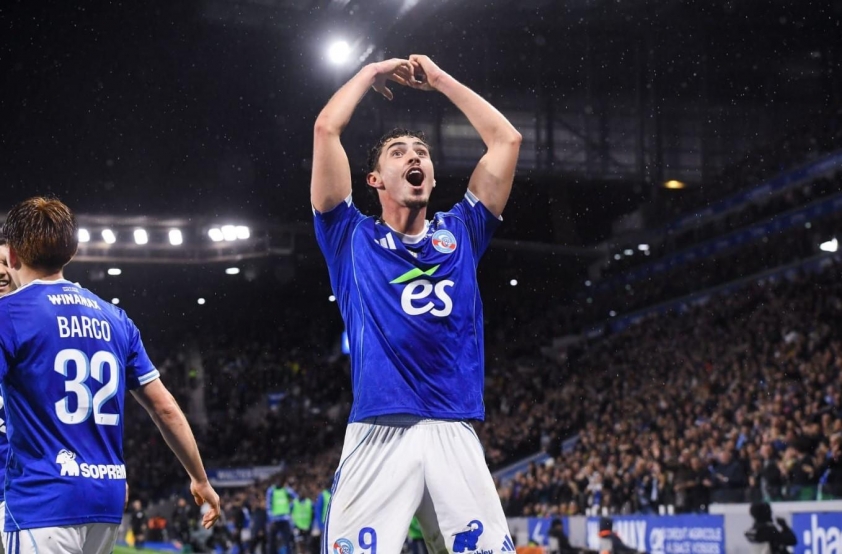 Tiền đạo cao 1m9, ghi 10 bàn sau 13 trận được Barca nhắm thay Lewandowski