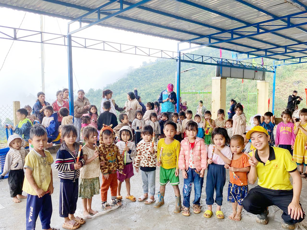 9Pay trao tặng công trình sân chơi, xuồng, máy đuôi tôm tại Đà Nẵng và Đắk Lắk