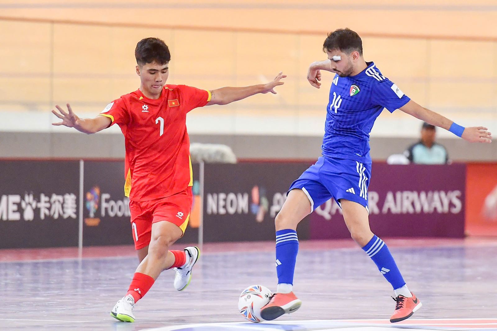 VCK Futsal châu Á 2026: Rượt đuổi mãn nhãn, Việt Nam hạ Kuwait 5-4 ngày ra quân